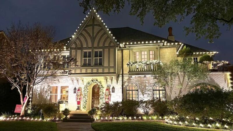 Dallas: Holiday Lights Tour Highland Park - Bring Your Beverages for a Personalized Holiday Toast