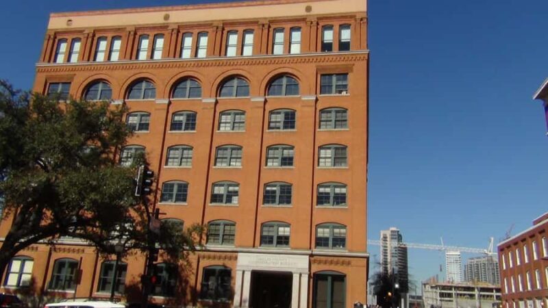 Dallas: JFK Assassination Highlights Walking Tour - Exploring Dealey Plaza: The Heart of the Assassination