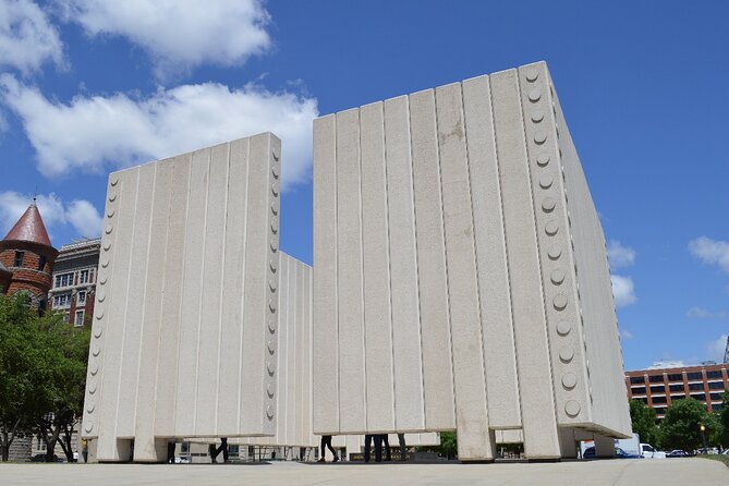 Dallas JFK Assassination Self-Guided Audio Driving Tour - The Practicalities of the Self-Guided Experience