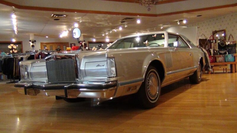 Dallas: Southfork Ranch, Dallas Highlights, and JFK Tour - Additional Ranch Highlights: Lincoln and Longhorns Display