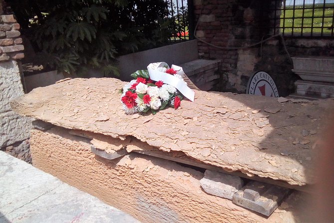 Dark Historical Verona Walking Tour - The Sad Tale of Romeo and Juliet