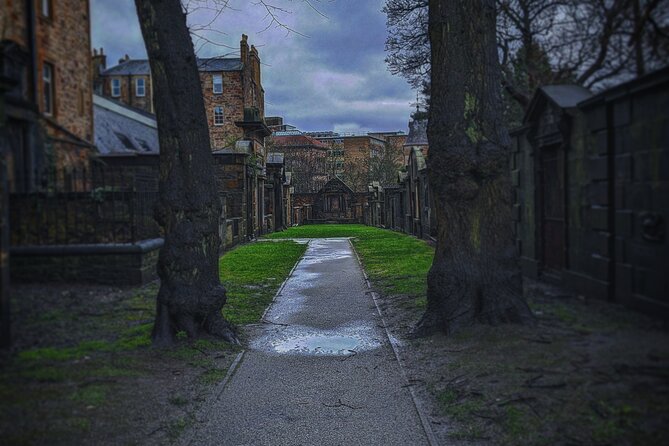 Dark History and Ghost Tour of Edinburgh - From St Giles Cathedral to the Heart of Edinburgh