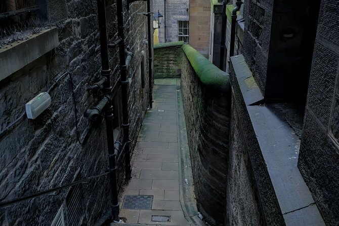 Dark History and Ghost Tour of Edinburgh - The Haunted Grounds of Greyfriars Kirkyard