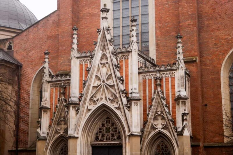 Dark Side of Krakow: A Chilling Old Town Walking Tour - Serial Killers and Haunted Locations of Krakow