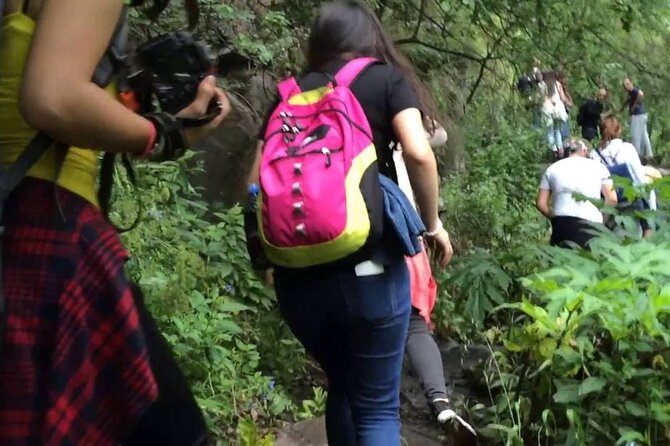 Dashbashi Canyon. The village of Asureti and Didgori monument. - Visiting the Historic Village of Asureti