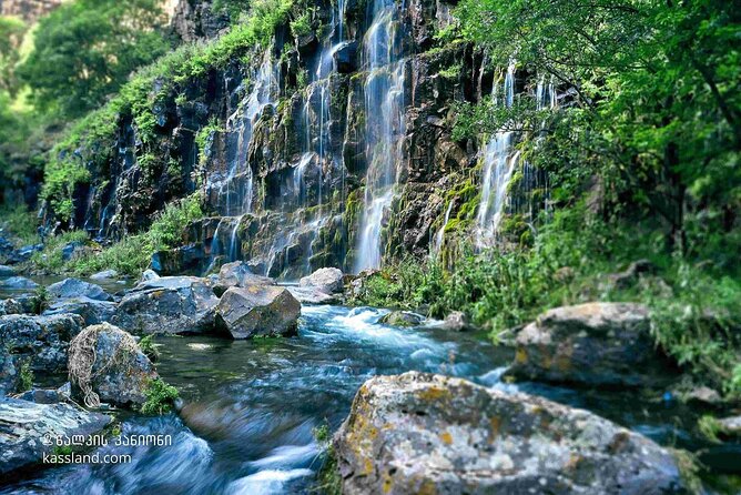 Dashbashi Canyon. The village of Asureti and Didgori monument. - Scenic Break at Lake Algeti