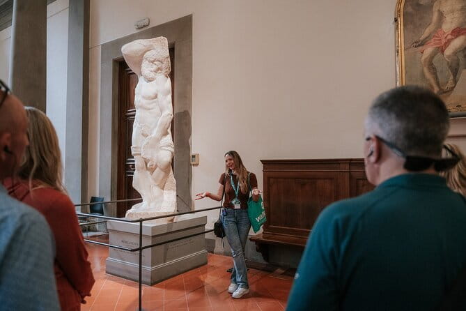 David & Duomo : Accademia & Skip the line exclusive Dome Access - Practicalities: Meeting Point, Group Size, and Accessibility