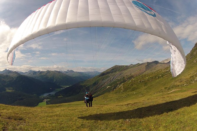 Davos Absolutely Free Flying Paragliding Tandem Flight 1'000 Meters High - The Takeoff: Seamless and Exciting