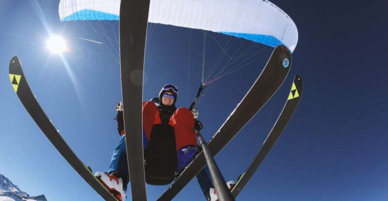 Davos: Ski Paragliding Experience - The Flight: Peaceful Snowy Landscapes and Thrilling Maneuvers