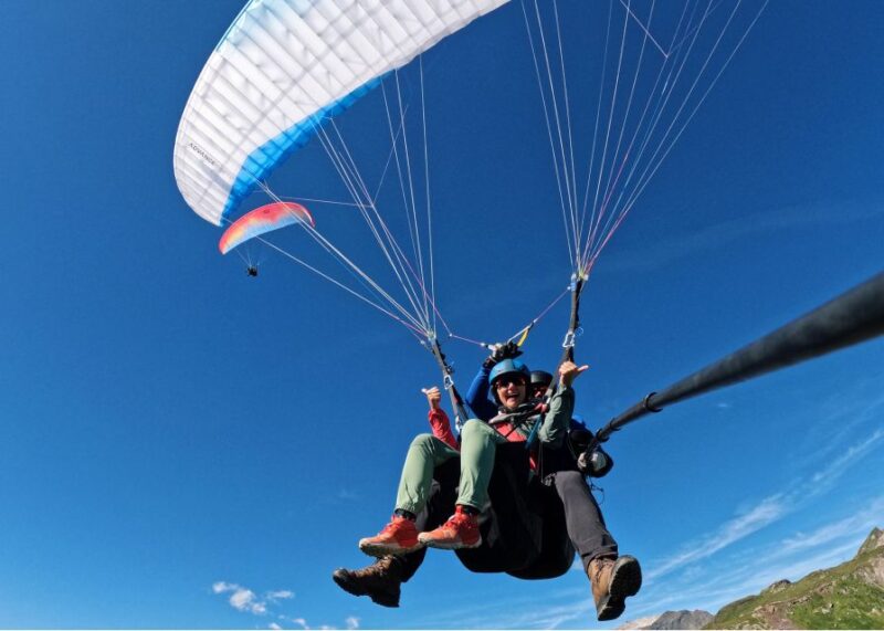Davos: Tandem Paragliding Flight - Photography and Memories During the Flight