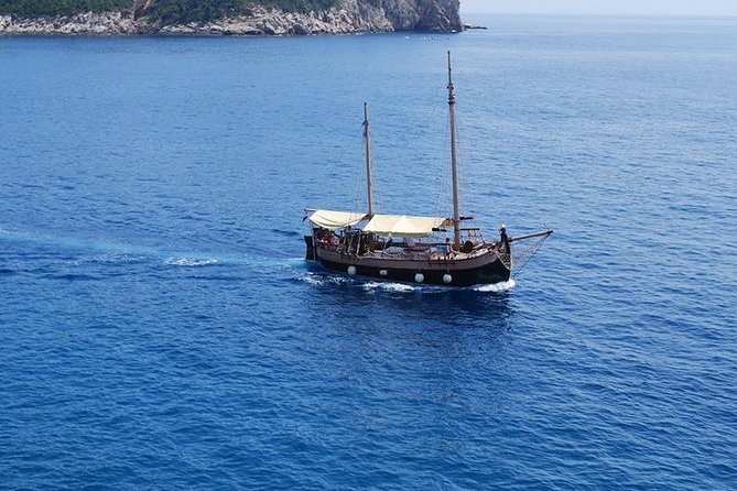 Day Cruise in the Elafiti Islands from Dubrovnik - Onboard Experience: Food, Drinks, and Atmosphere