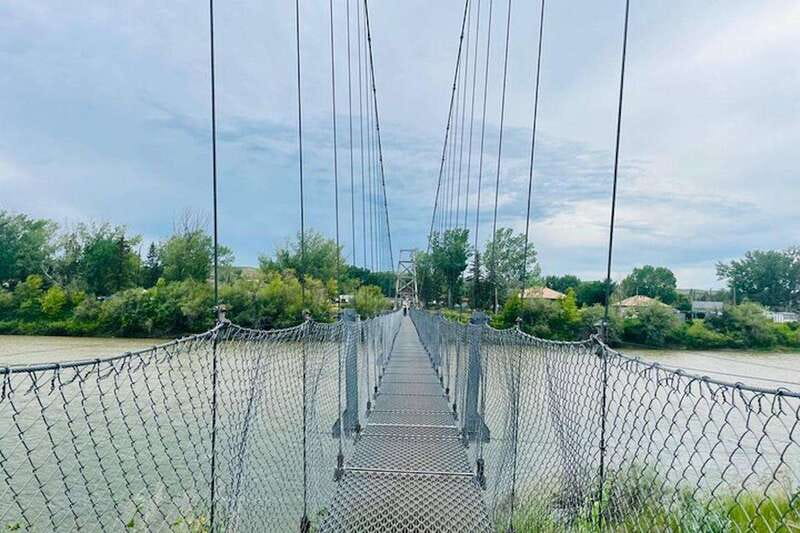 Day of Dinosaurs and Hoodoos From Calgary to the Badlands - Practical Details: Food, Water, and Ease of Access
