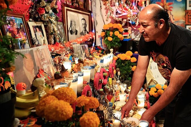 Day of the Dead in Mixquic Private Tour with transport from CDMX - Sampling Traditional Sweet Bread and Guided Insights