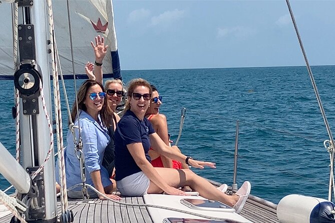 Day Sailing Adventure in the Florida Marine Sanctuary - The Sailing Vessel Chao Lay: Comfort and Expertise