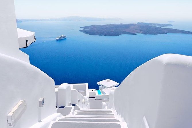 Day Tour Catamaran Cruise Tahiti - Experience a Scenic 5-Hour Catamaran Cruise in Santorini for $139.63