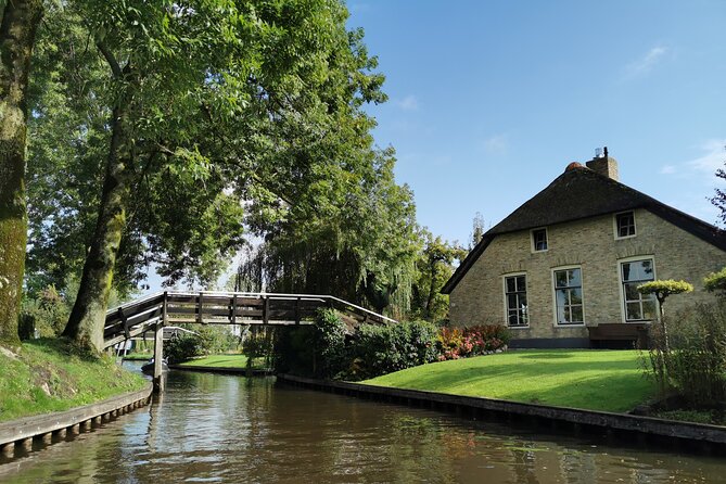 Day Tour Giethoorn, Afsluitdijk and Zaanse Schans with Boat Cruise - The Quality and Comfort of the Tour Experience