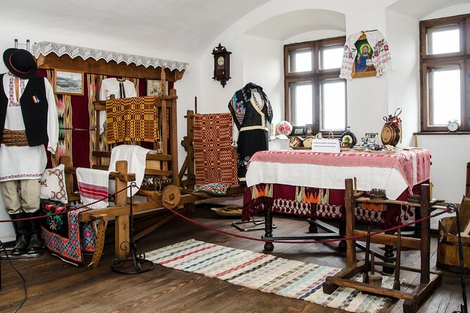 Day Trip Bear Sanctuary, Bran Castle, Rasnov Fortress from Brasov - Logistics and Group Size Benefits