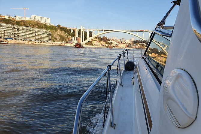 Day trip by private yacht to Curva da Lomba from Porto - Discover the Exclusive Private Yacht Day Trip to Curva da Lomba from Porto