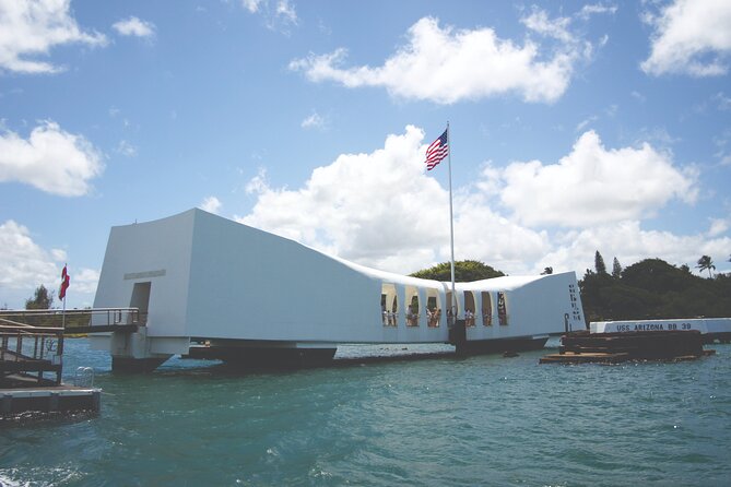 Day Trip from Kauai to Oahu: WWII Pearl Harbor Heroes - Key Points