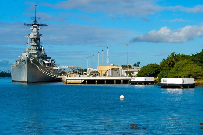 Day Trip from Kauai to Oahu: WWII Pearl Harbor Heroes - Visiting Pearl Harbor from Kauai: An Overview