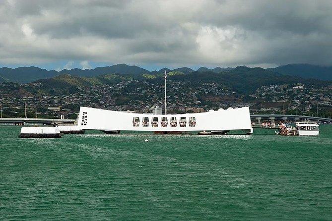 Day Trip from Kona to Oahu: Pearl Harbor WWII Heroes Adventure - The Battleship Missouri Memorial