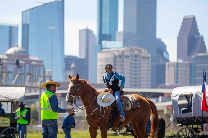 Day trip in Houston Texas with Lunch - Visit Houston’s Welcoming Sign and Quirky Neighborhoods