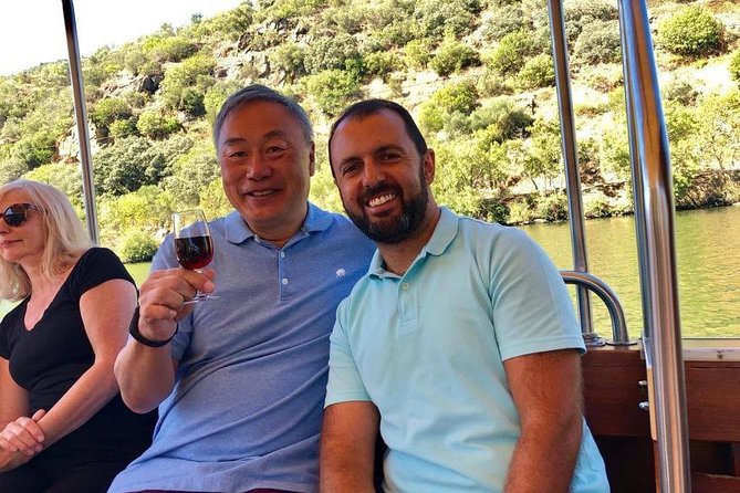 Day Trip Through the Enchanting Douro Valley #DuckSideOfPorto - Guide Expertise and Personal Touch