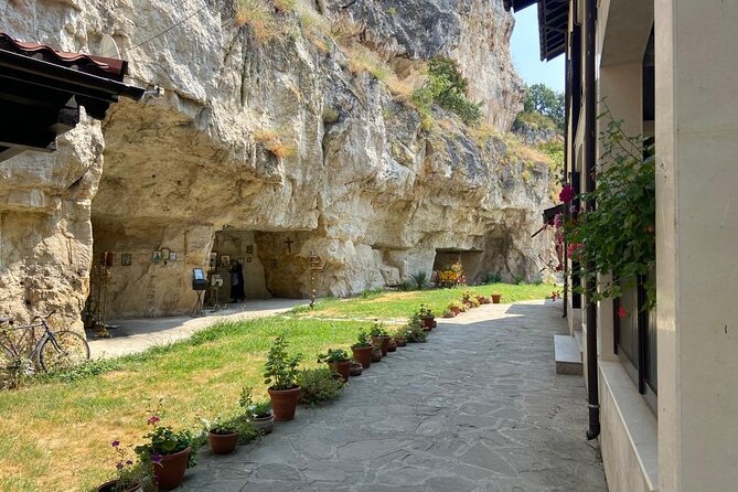 Day Trip to Bulgaria and Veliko Tarnovo from Bucharest - Exploring Veliko Tarnovo, Bulgaria’s First Capital