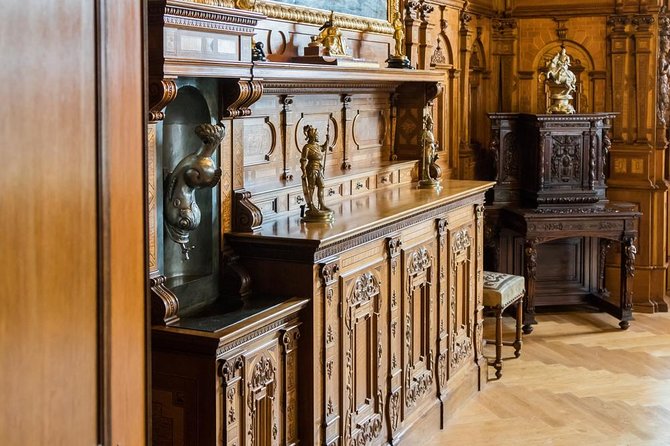 Day trip to Dracula's Castle, Peles Castle and Medieval Brasov - Exploring Bran Castle: The Legend of Dracula