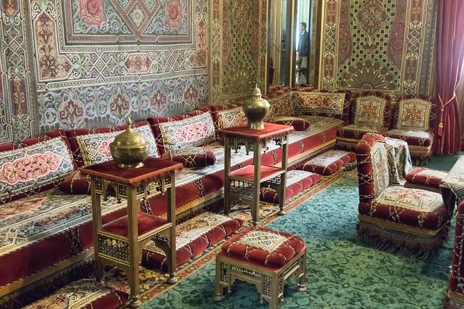 Day trip to Dracula's Castle, Peles Castle and Medieval Brasov - Tour Guides and Customer Satisfaction