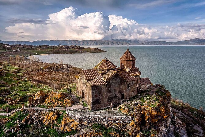 Day trip to Jermuk: Noratus, Hayravank, Selim Pass - Visiting Areni and Armenian Winemaking