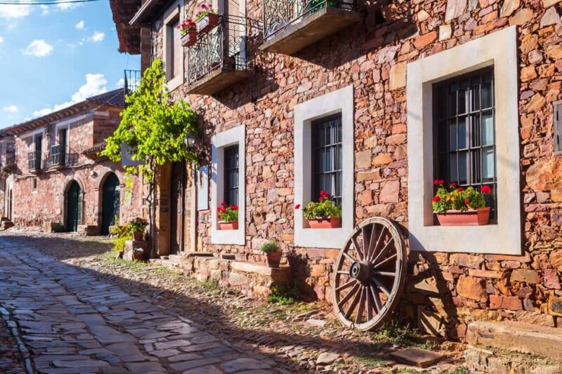 Day trip to León, Astorga, and Castrillo de los Polvazares - Practical Details and Accessibility