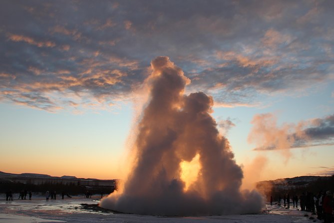 Day Trip to the Golden Circle and Hot spring Geyser by 4WD Jeep from Reykjavik - Witnessing Geysir: The Power of Icelandic Geothermal Activity