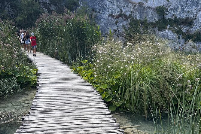 Day trip to the Plitvice Lakes incl. admission and lunch - Arriving at the Plitvice Lakes: First Glimpse of Nature’s Marvels