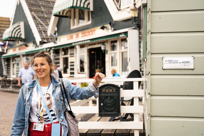 Day Trip to Zaanse Schans, Edam, Volendam and Marken from Amsterdam - Strolling through Volendams Harbor