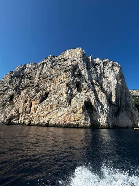Day trips by dinghy to Capo Figari and Figarolo - What Stops Are Included in the Tour?