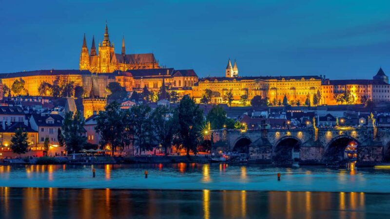 Day trips from Vienna: Prague One Day Guided Tour - Crossing the Iconic Charles Bridge with Vltava Views