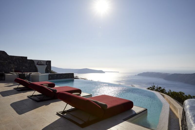 Daybed Relaxation with infinity pool use with caldera views - Key Points