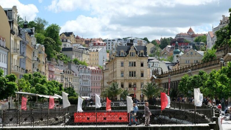 Daytrip from Prague to Karlovy Vary (Hot Springs Area) - Lunch in a Cozy Local Restaurant