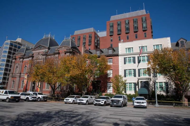 DC: Civil War & Lincoln Walking Tour with Petersen House - Exploring the National Portrait Gallery’s Civil War Exhibits