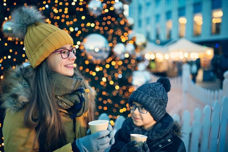 DC: Downtown Ultimate Holiday Walking Tour with Hot Cocoa - Historic Dining at Old Ebbitt Grill