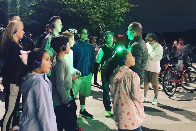 DC Night Tour With Magic LED- Pick Up/Drop, Snacks, LED Bracelets - Iconic Landmarks: White House and Smithsonian Museums