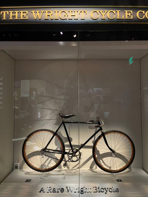 DC: Smithsonian Highlights Walking Tour with Air and Space - Inside the Air and Space Museum: Space Discoveries and Historic Flight