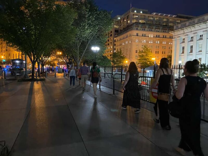 DC: White House Crime, Scandal, Murder Adult-Only Night Tour - The Guides Role: Knowledgeable and Engaging