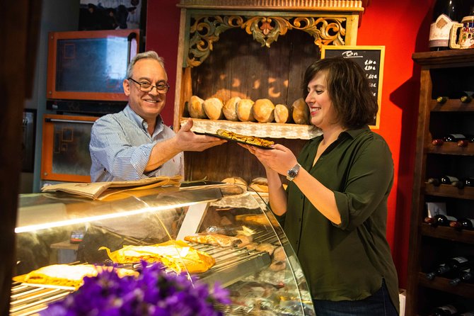 De Mercados: A Neighborhood Market and Food Tour - The Guide: Knowledgeable and Friendly Hosts