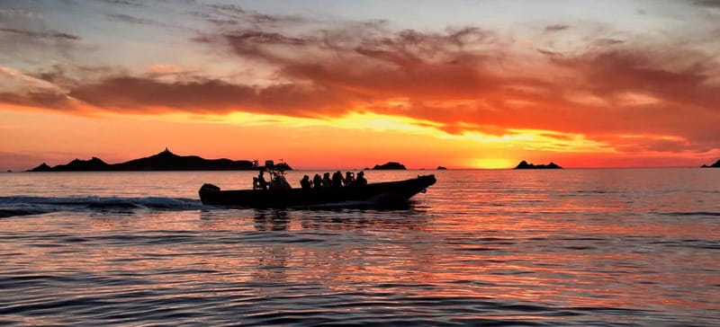 De Sagone/Cargèse: Scandola Piana Sunset Apéritif Baignade - Navigating the Gulf of Porto’s Dramatic Cliffs and Sea Caves