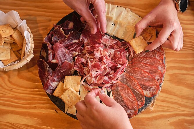 De Tapas in Malasaña: Evening Wine and Tapas Tour - Discovering Malasaña’s Historic Roots and Modern Vibes