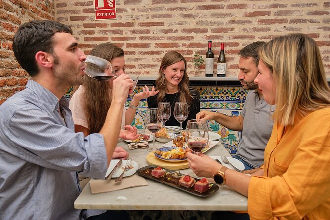 De Tapas in Malasaña: Evening Wine and Tapas Tour - Meeting the Passionate Food Artisans