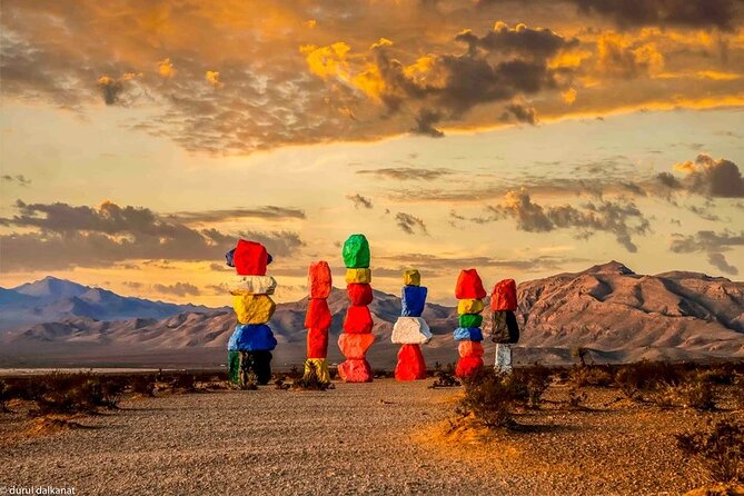 Death Valley, Seven Magic Mountains & Vegas Sign Tour - Exploring the Iconic Las Vegas Sign