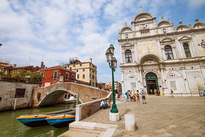 Deep into Venice: Morning Walking Tour & Gondola Ride - Entrance to Palazzo Contarini Del Bovolo and the Bovolo Stairs